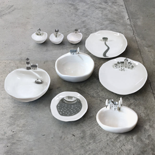 Porcelain Bowl with Houses image 1