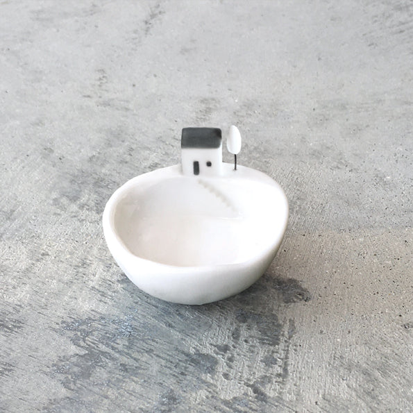 Porcelain Bowl with House image 0